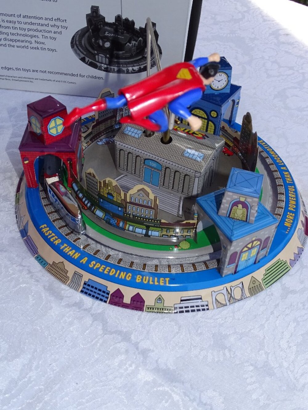 Superman Classic Litho Tin Wind Up Toy 2005 - Picture 4 of 6